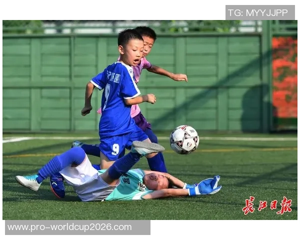 足球小子与同性恋的成长故事探索青春与爱的多元交织 足球小子与同性恋的成长故事探索青春与爱的多元交织